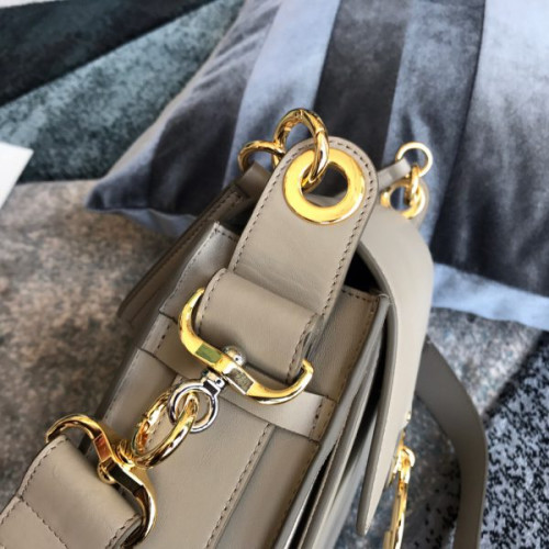 Ch10e-tess-bag-5