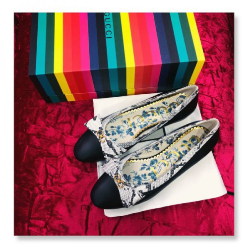 G*u*i-leather-ballet-flat-with-snakeskin-bow-2