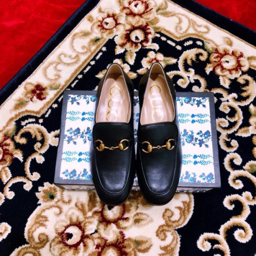 G*u*i-loafer-with-crystals-3