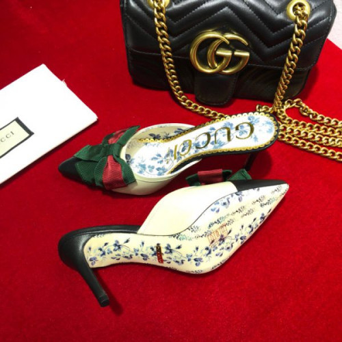 G*u*i-mid-heel-slide-with-web-bow