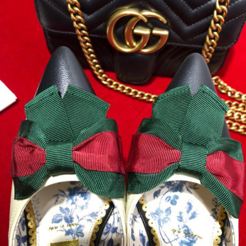 G*u*i-mid-heel-slide-with-web-bow