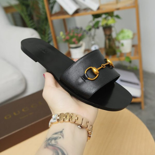 G*u*i-slipper-45
