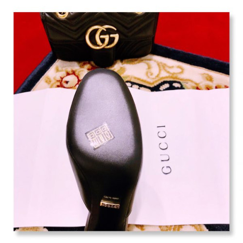 G*u*iu-slipper-21
