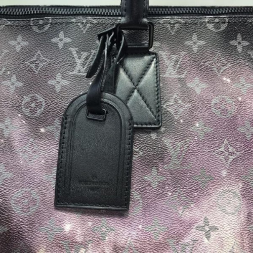 l0*is-V*t0n-discovery-travel-bag
