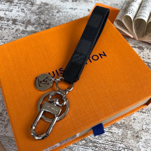 l0*is-V*t0n-key-ring-2