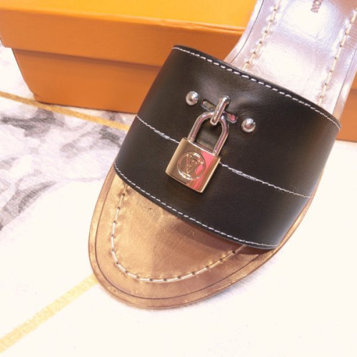 l0*is-V*t0n-lock-slippers-7