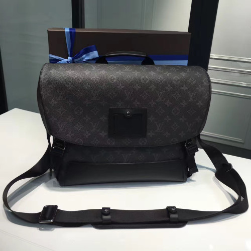 l0*is-V*t0n-messenger-mm-voyager-replica-bag