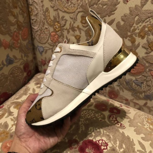l0*is-V*t0n-run-away-sneaker-14