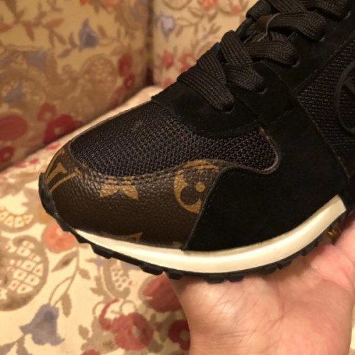 l0*is-V*t0n-run-away-sneaker-3