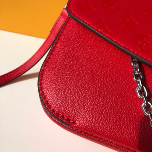 l0*is-V*t0n-saddle-bag