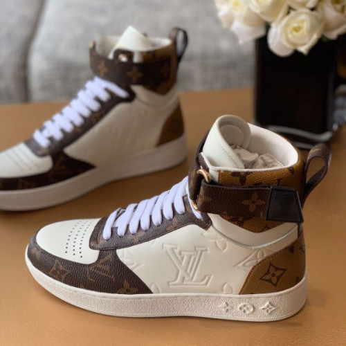 l0*is-V*t0n-shoes-5-6-7-2-3-6-4-3-2-3