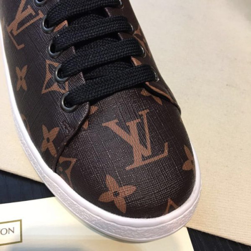 l0*is-V*t0n-sneakers-18