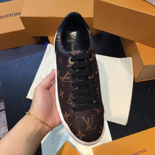 l0*is-V*t0n-sneakers-18