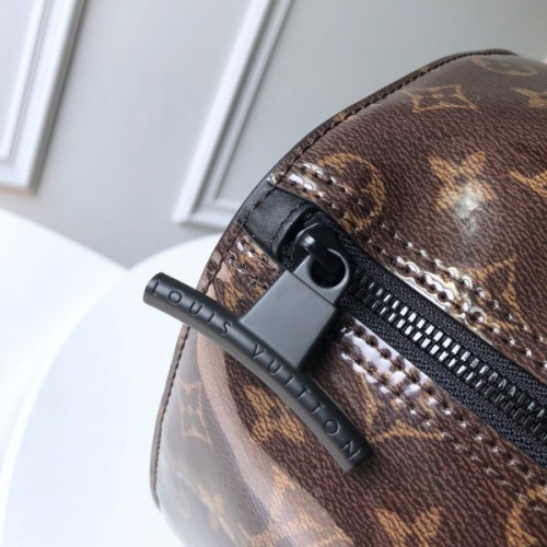 l0*is-V*t0n-travel-bag