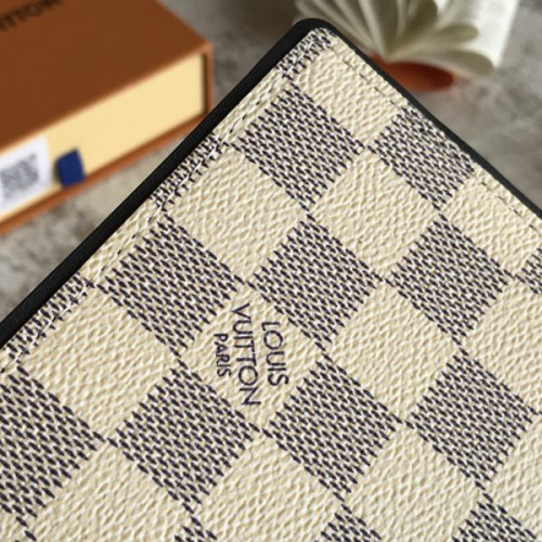 l0*is-V*t0n-wallet-57