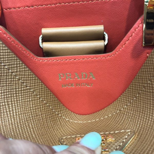 Pra*a-saffiano-2
