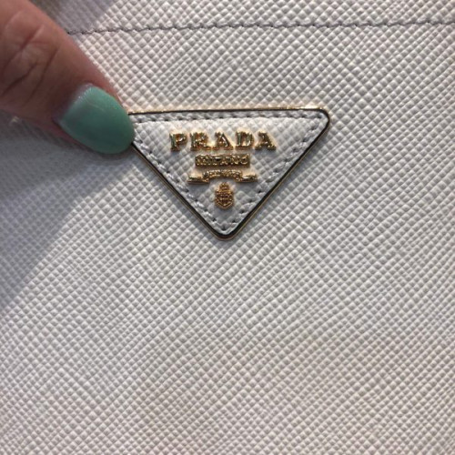 Pra*a-saffiano-3